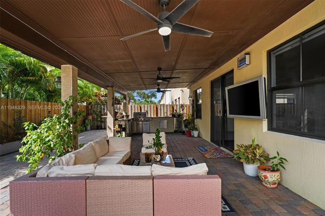 8658 NW 99th Path, Doral, FL 33178