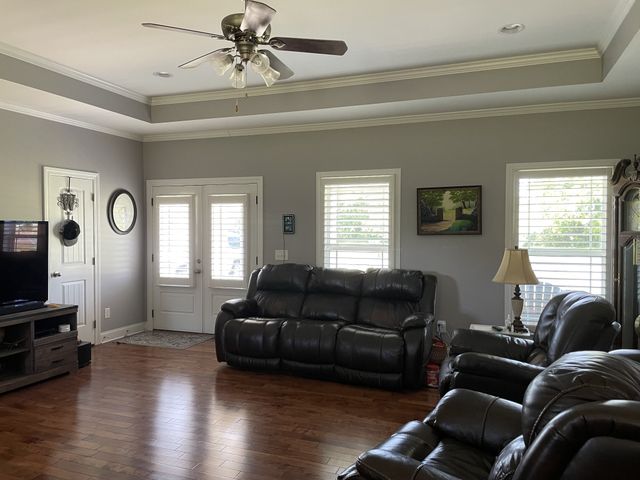 123 Planter Cir, Leoma, TN 38468
