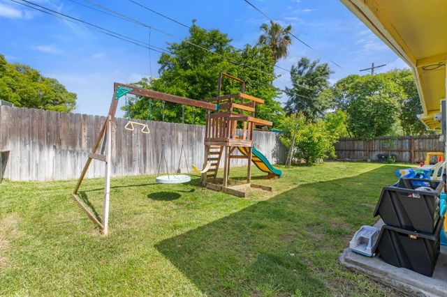 6024 N Alturas Ave, Stockton, CA 95207