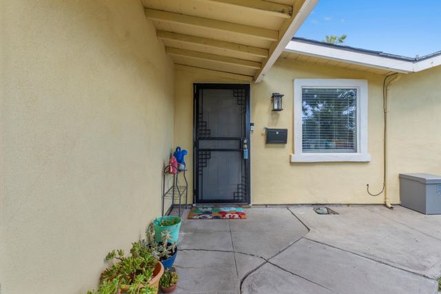 6024 N Alturas Ave, Stockton, CA 95207