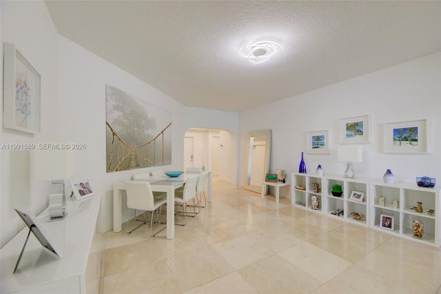 10700 NW 66th St 207, Doral, FL 33178