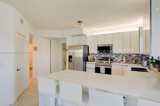 10700 NW 66th St 207, Doral, FL 33178