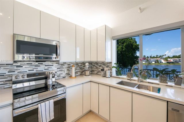 10700 NW 66th St 207, Doral, FL 33178