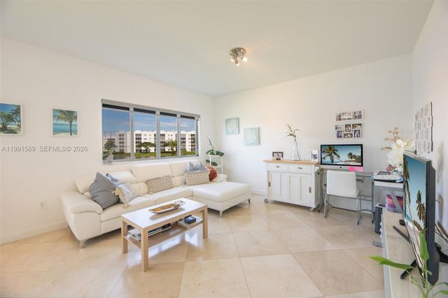 10700 NW 66th St 207, Doral, FL 33178