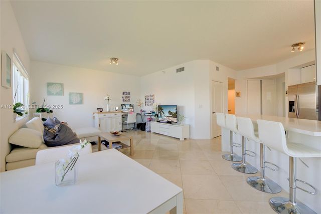 10700 NW 66th St 207, Doral, FL 33178