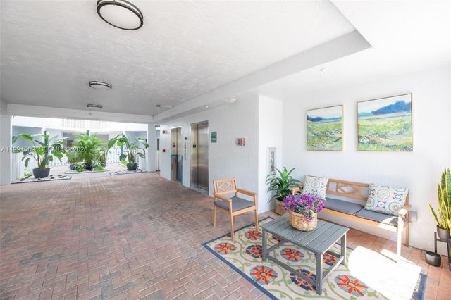 10700 NW 66th St 207, Doral, FL 33178