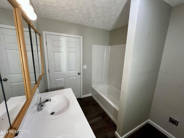 120 Audubon Rd, Oak Ridge, TN 37830