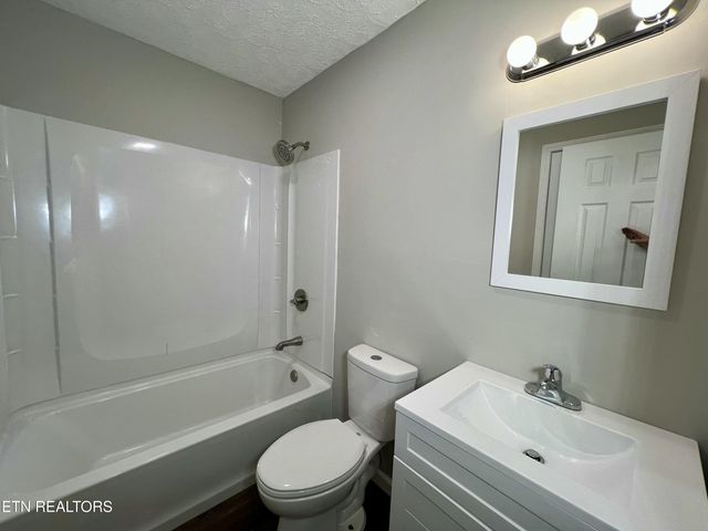 120 Audubon Rd, Oak Ridge, TN 37830