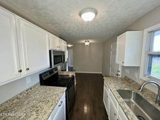 120 Audubon Rd, Oak Ridge, TN 37830