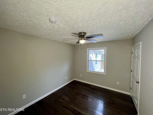 120 Audubon Rd, Oak Ridge, TN 37830