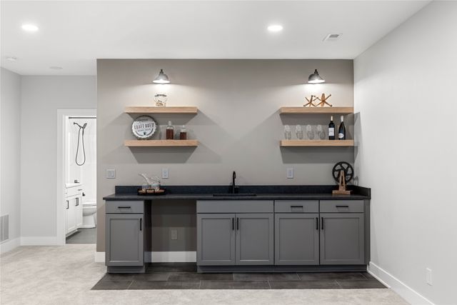 9822 Watermeadow Circle, Johnston, IA 50131