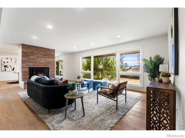 835 Hillside Court, Longmont, CO 80501