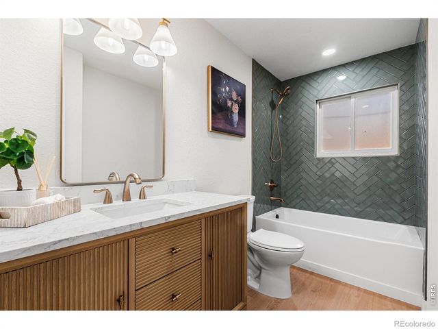 835 Hillside Court, Longmont, CO 80501