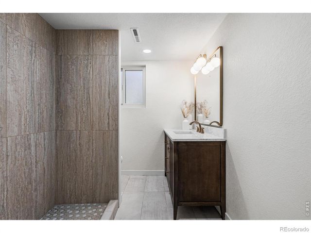 835 Hillside Court, Longmont, CO 80501