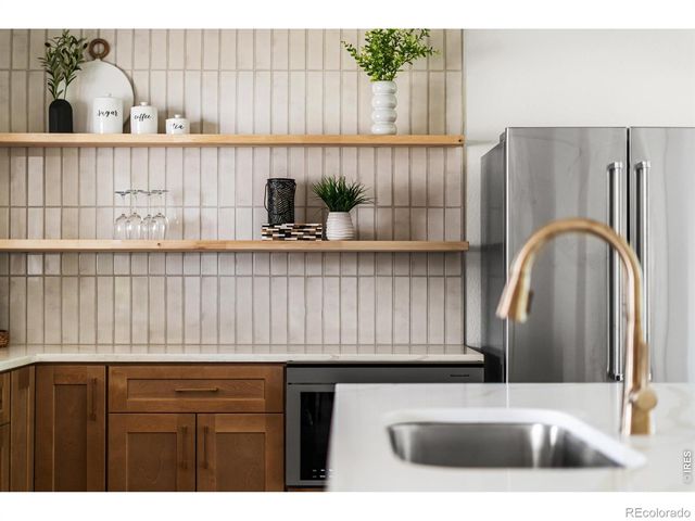 835 Hillside Court, Longmont, CO 80501