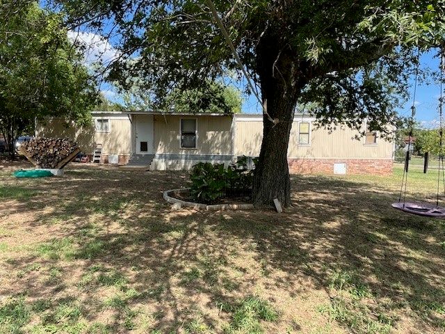 960 Cottonwood Street, Reno, TX 76020