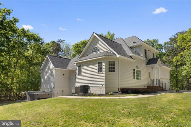 8606 LAROQUE RUN DR, Fredericksburg, VA 22407