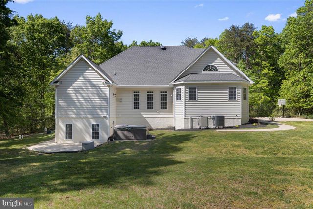 8606 LAROQUE RUN DR, Fredericksburg, VA 22407