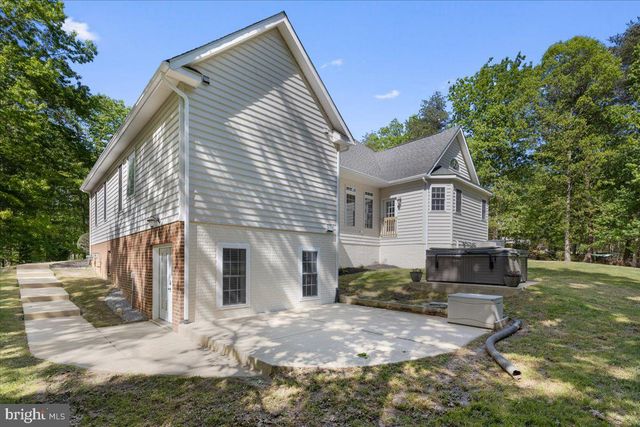 8606 LAROQUE RUN DR, Fredericksburg, VA 22407