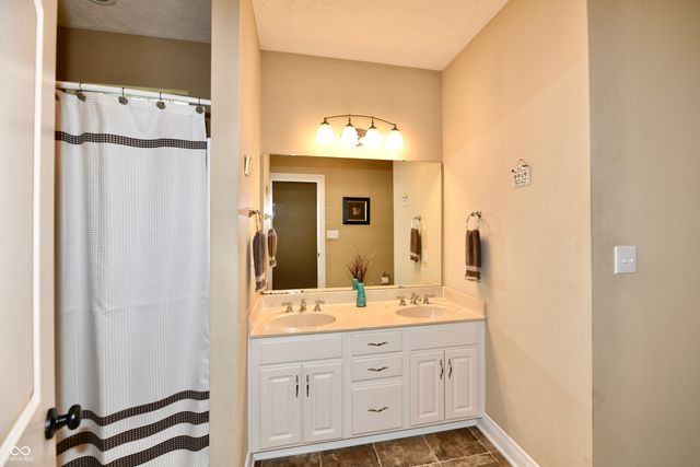 13558 Water Crest Drive, Fishers, IN 46038