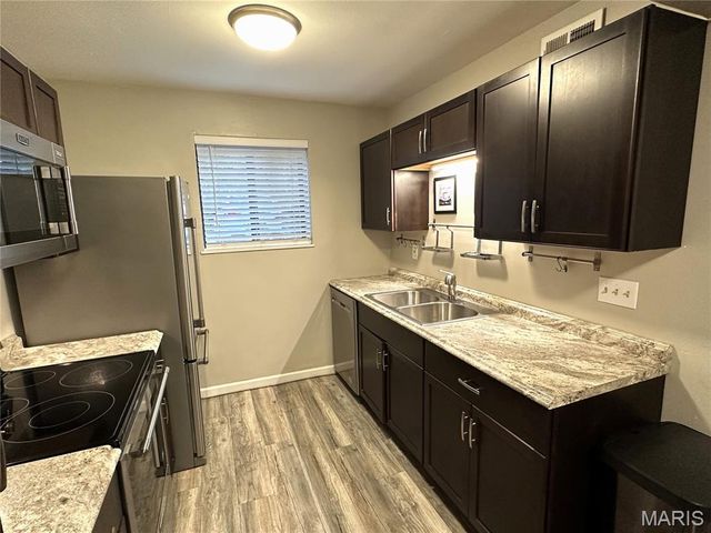 1741 Gascony Parc Drive, Lake St Louis, MO 63367