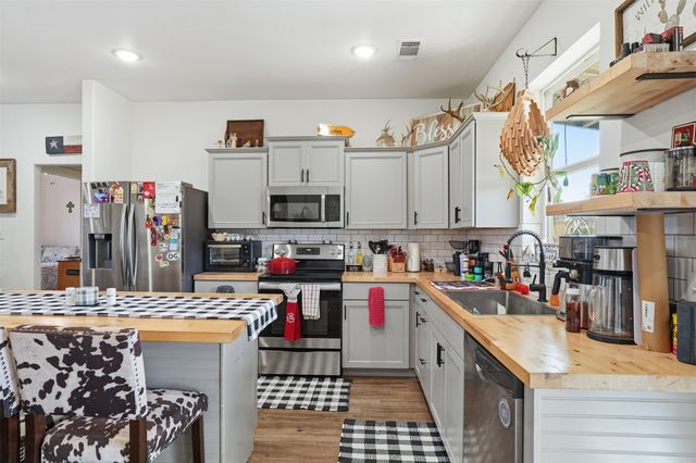 2225 J E Woody Road, Springtown, TX 76082