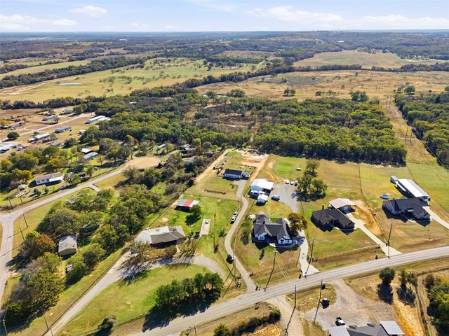 2225 J E Woody Road, Springtown, TX 76082