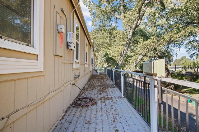 788 E Willow Ave, Manteca, CA 95337