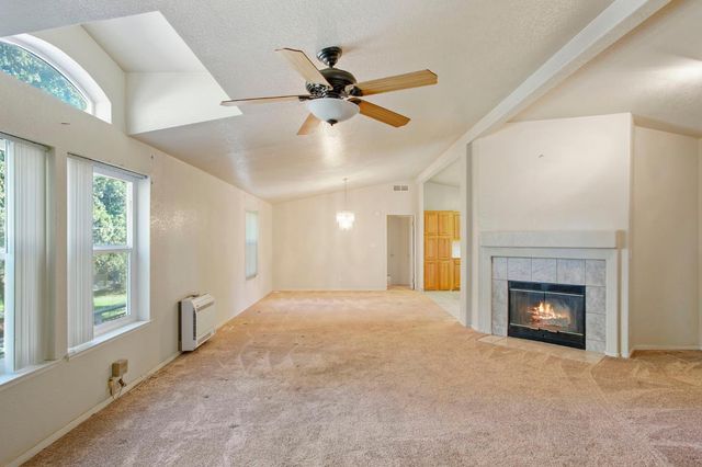 788 E Willow Ave, Manteca, CA 95337