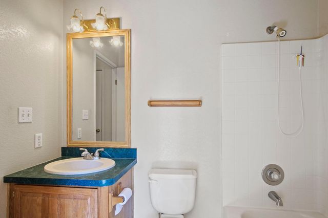 788 E Willow Ave, Manteca, CA 95337