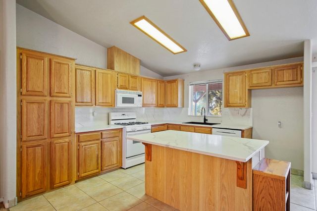 788 E Willow Ave, Manteca, CA 95337