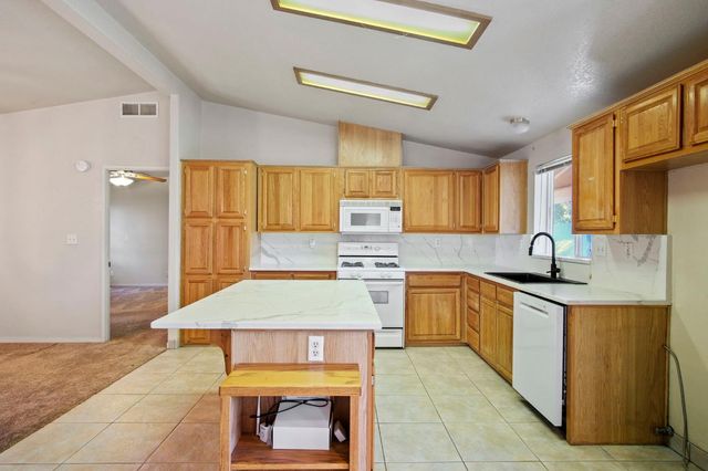 788 E Willow Ave, Manteca, CA 95337