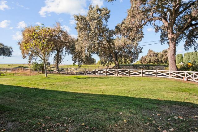 788 E Willow Ave, Manteca, CA 95337