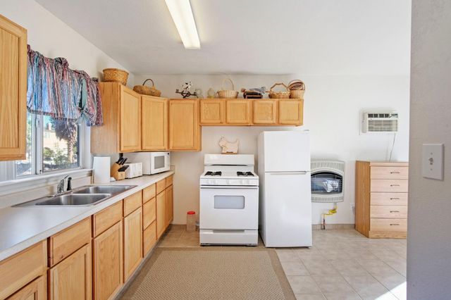 788 E Willow Ave, Manteca, CA 95337