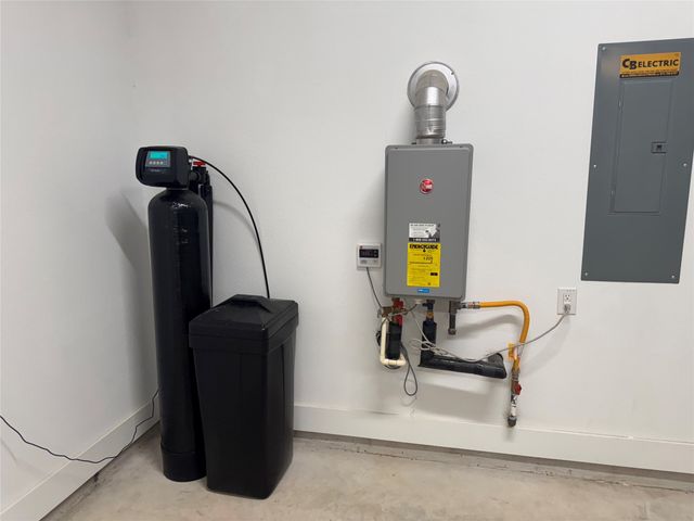 2216 Scenic Bluff Drive, Fort Worth, TX 76111