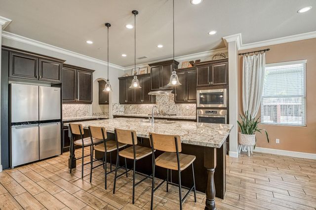 1439 N Maine Avenue, Clovis, CA 93619