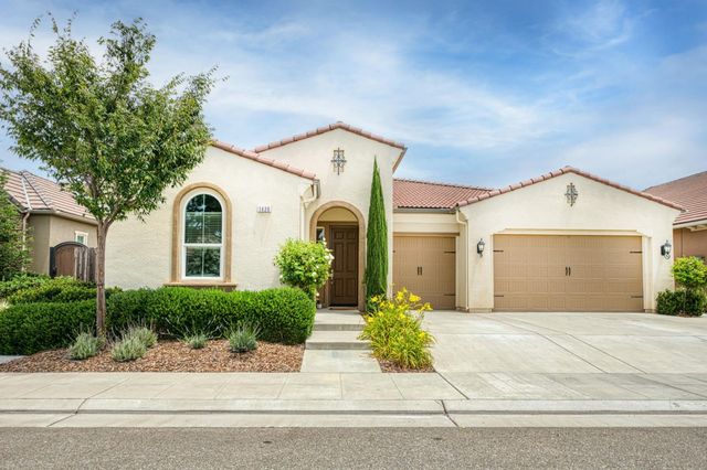 1439 N Maine Avenue, Clovis, CA 93619