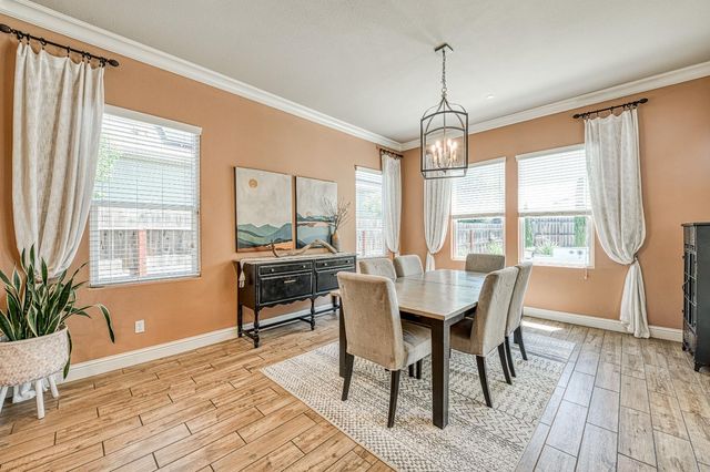 1439 N Maine Avenue, Clovis, CA 93619