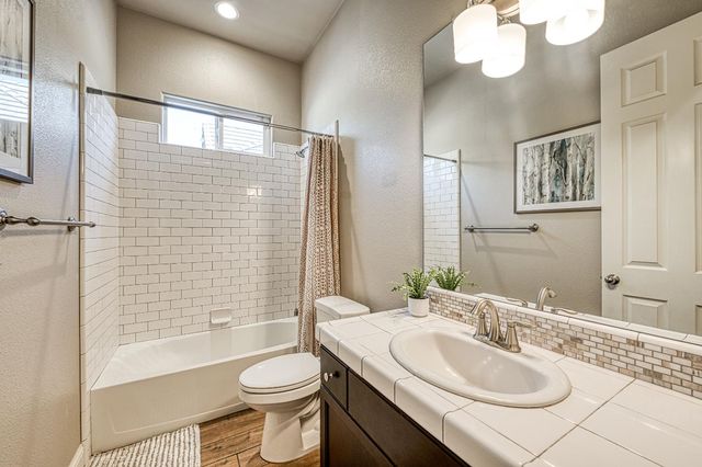 1439 N Maine Avenue, Clovis, CA 93619