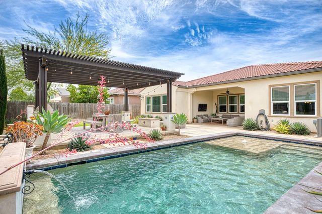 1439 N Maine Avenue, Clovis, CA 93619