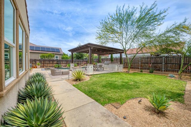 1439 N Maine Avenue, Clovis, CA 93619