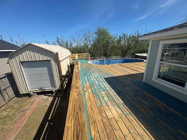 735 10th Street, San Leon, TX 77539