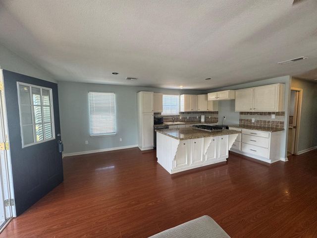 735 10th Street, San Leon, TX 77539