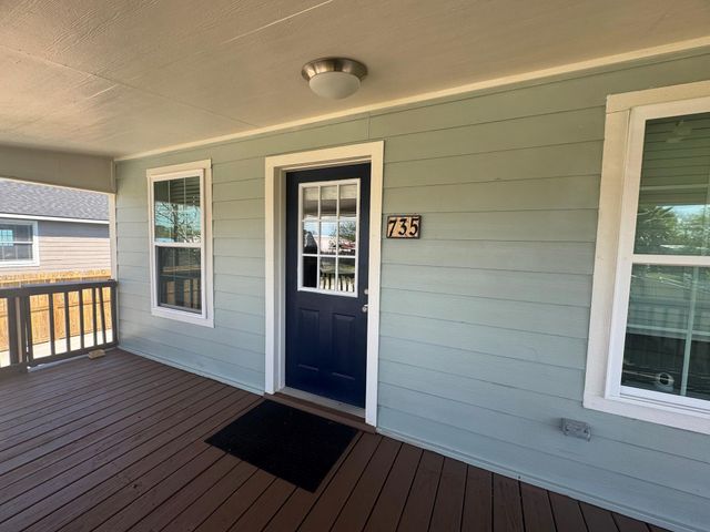 735 10th Street, San Leon, TX 77539