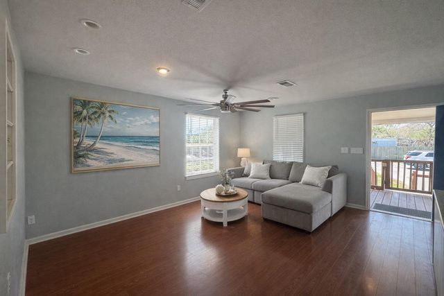 735 10th Street, San Leon, TX 77539