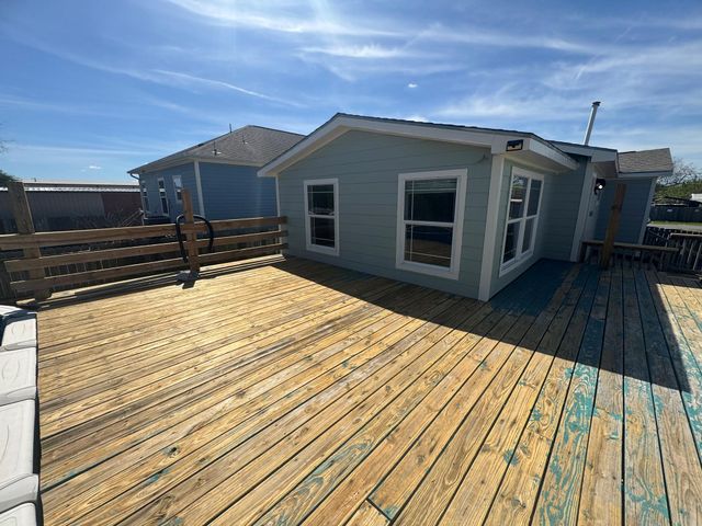 735 10th Street, San Leon, TX 77539