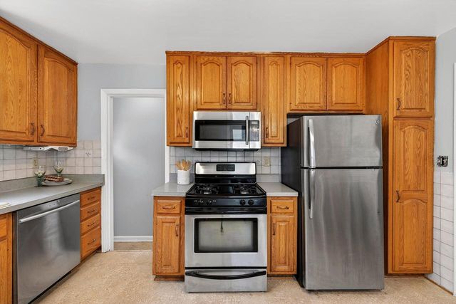 2421 Mohr AVENUE, Racine, WI 53405