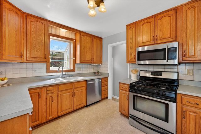 2421 Mohr AVENUE, Racine, WI 53405