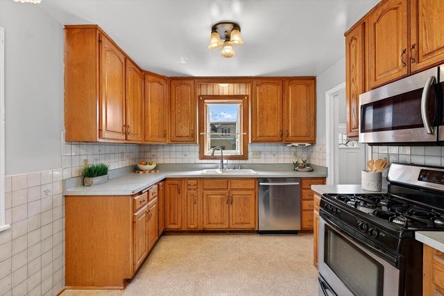 2421 Mohr AVENUE, Racine, WI 53405