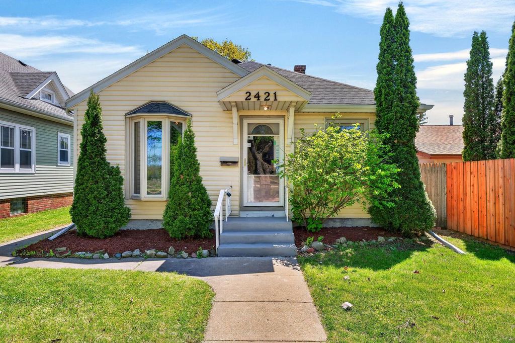 2421 Mohr AVENUE, Racine, WI 53405